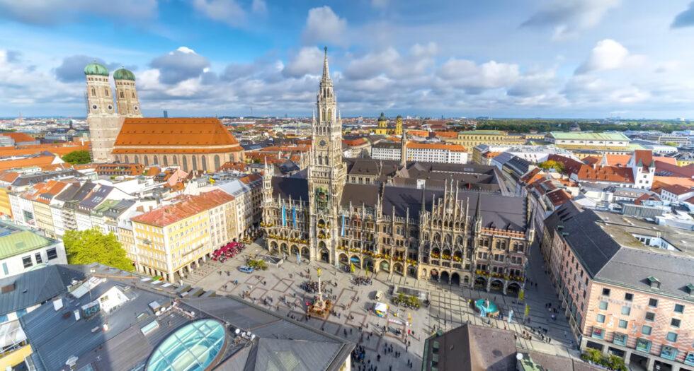 Aufnahme von München mit Frauenkirche – Einsatzgebiet dreherIT im Großraum München